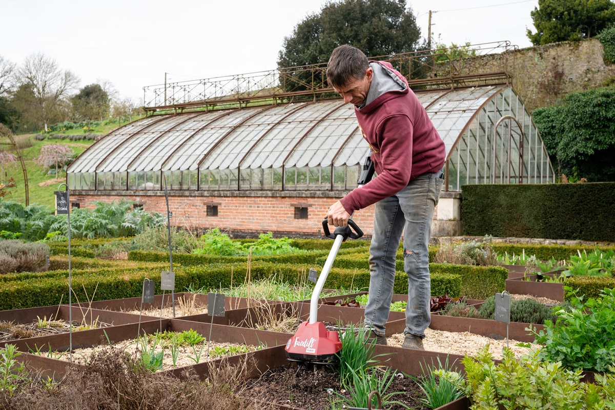 Désherber le sol de votre potager avec le bioculteur fairtill